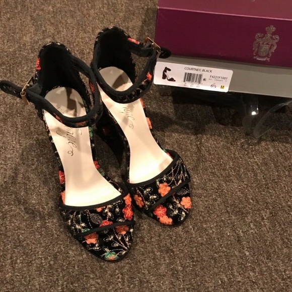 Fergie Courtney Black Floral with ankle strap - Picture 2 of 8
